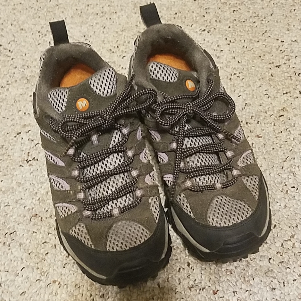 Womens size 7 Merrell Hiking Shoes